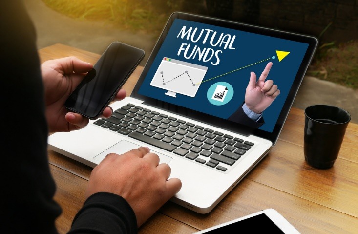 mutual funds written on laptop – myforexnews