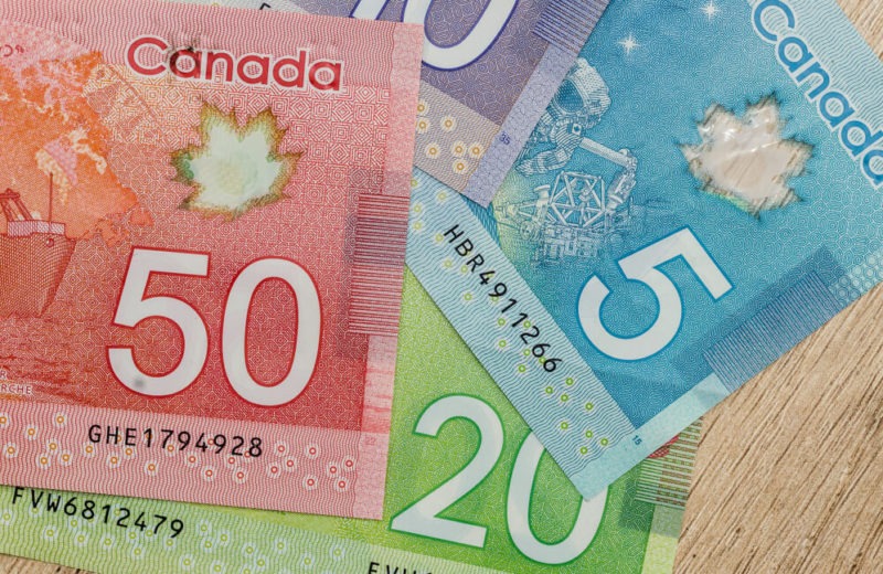 Canadian Dollars Climb for 4 Days Amid Growth