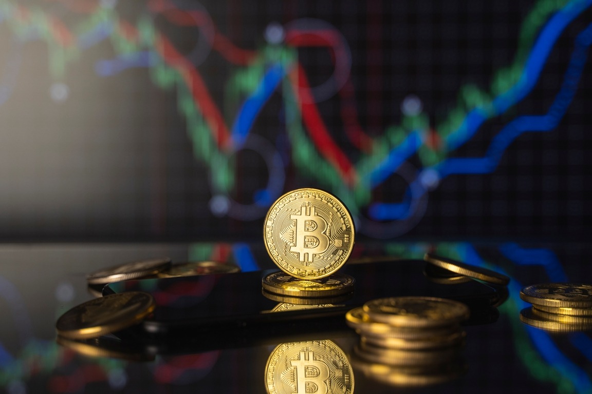 Major cryptos rebounded on Friday after the bearish session