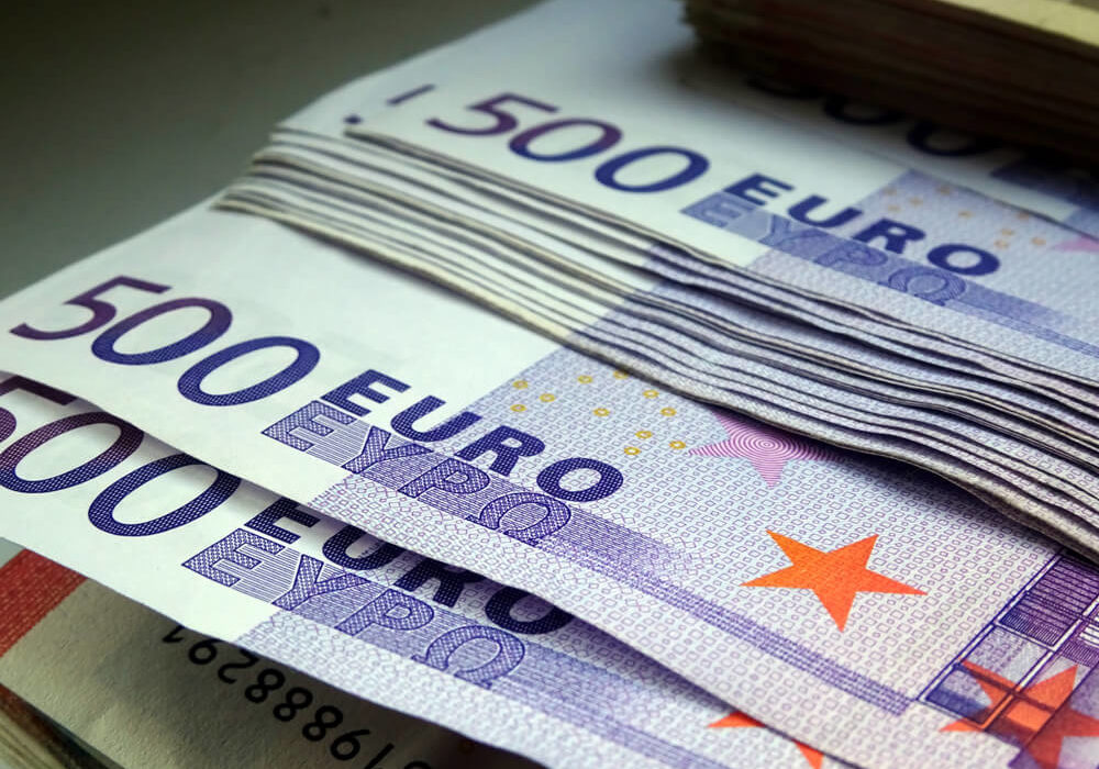 Euro to Dollar Exchange Rate Levels as Hawks Urges Tapering