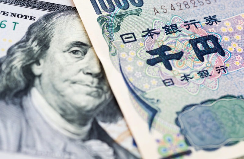 Japanese yena and US dollar banknotes