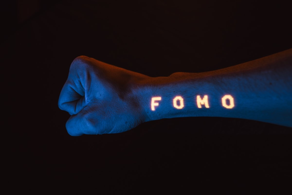 Fear of missing out FOmo