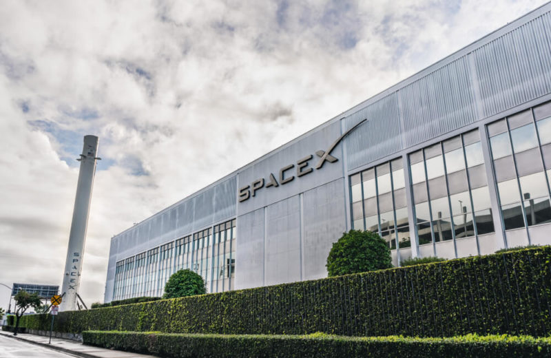 SpaceX Raised More than $800 Million Several Days Ago