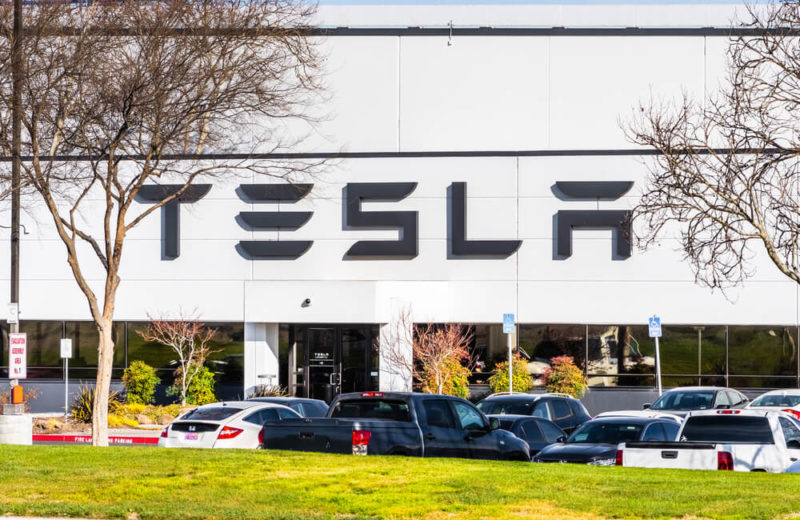 Tesla Caps Nasdaq’s Losses After a Robust Session