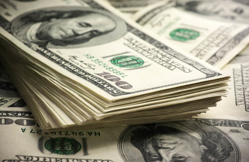Dollar Rises After Promising U.S. Economic Statistics