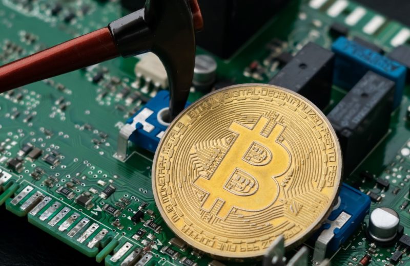 Crypto Market: Bitcoin Recovery Navigates Economic Signals