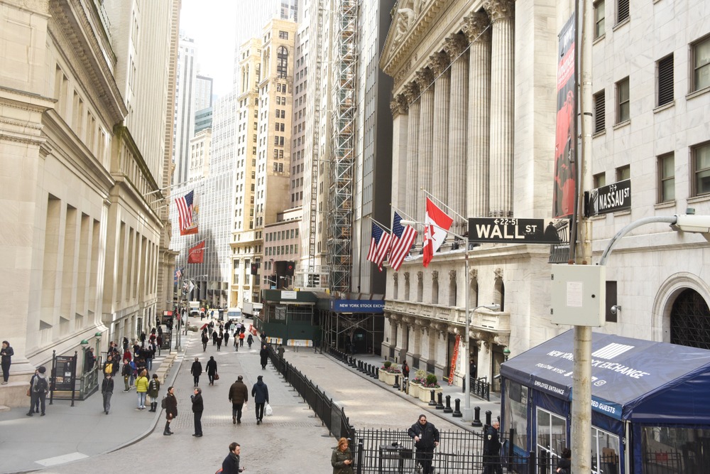 Tech Stocks, Banks Set to Push Wall Street Lower 