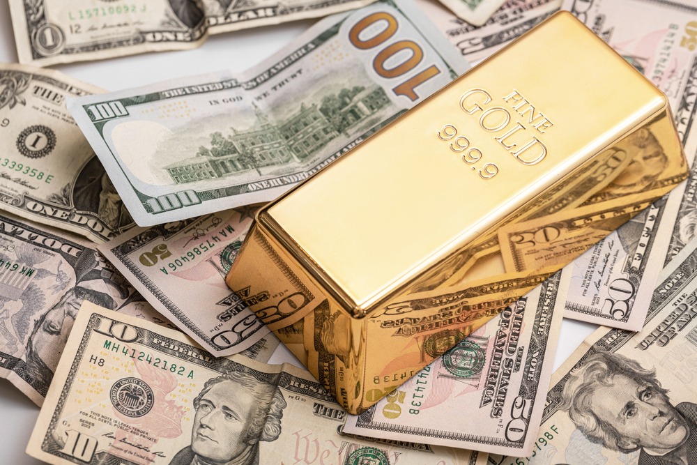 Battle of the Safe Havens: Gold Down, Dollar Up