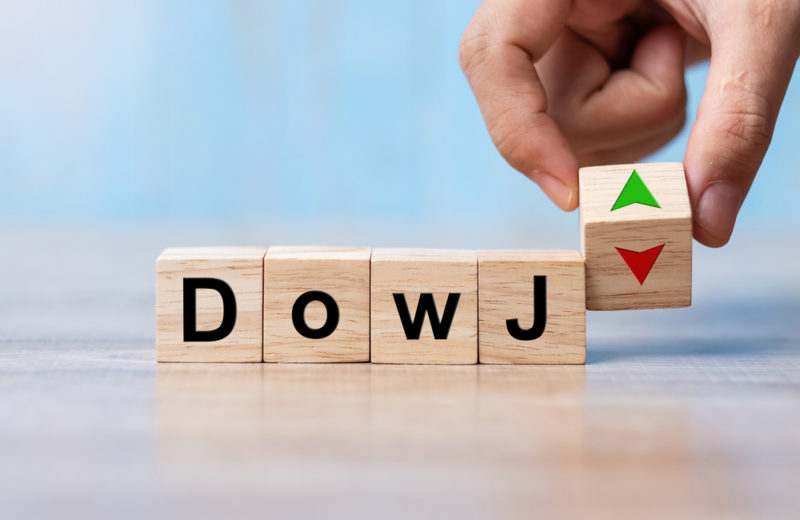 Le Dow Jones chute de 43 points, JetBlue s’envole de 16