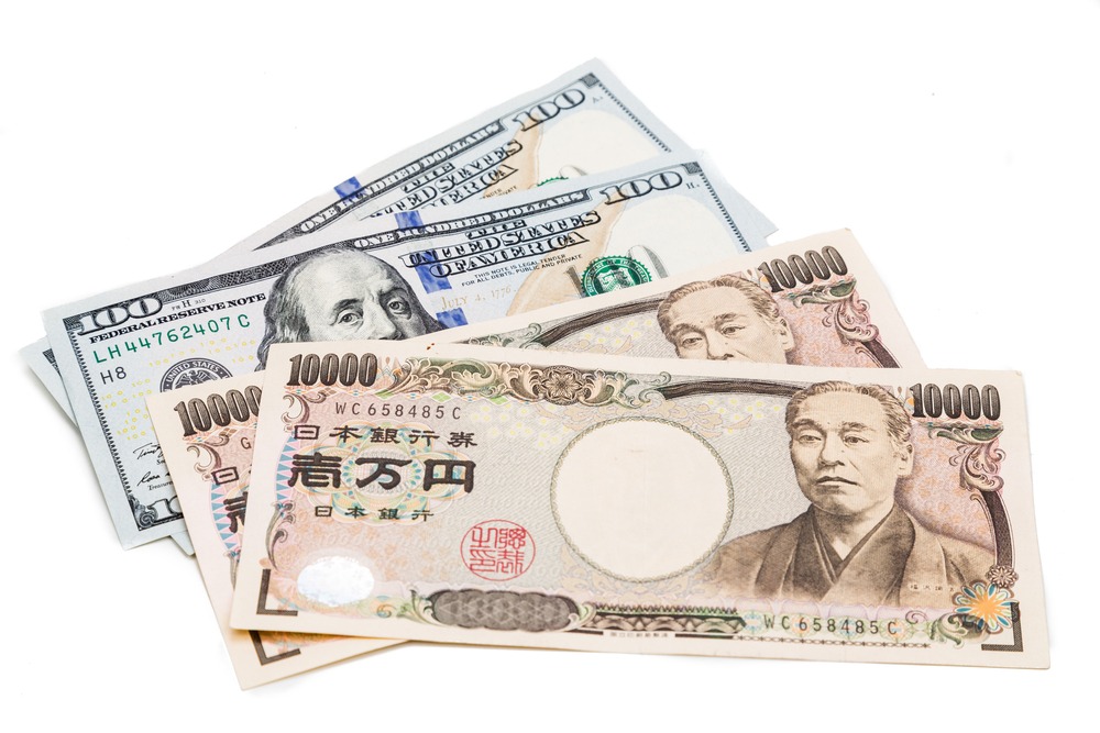 Dollar Touches One-Year High Versus Yen 