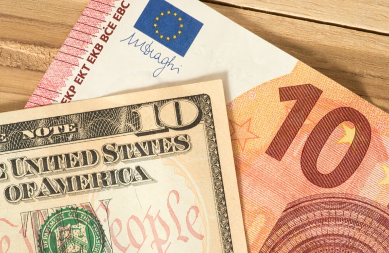 Euro Exchange Rate Falls Amid US Retail Sales Surge