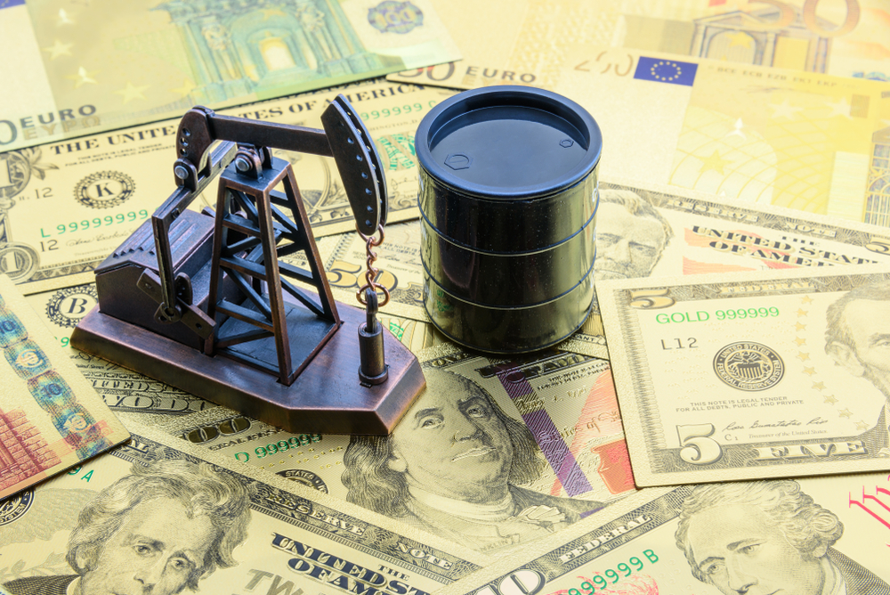 Oil Heads towards $73 a Barrel on Tight U.S. Supplies