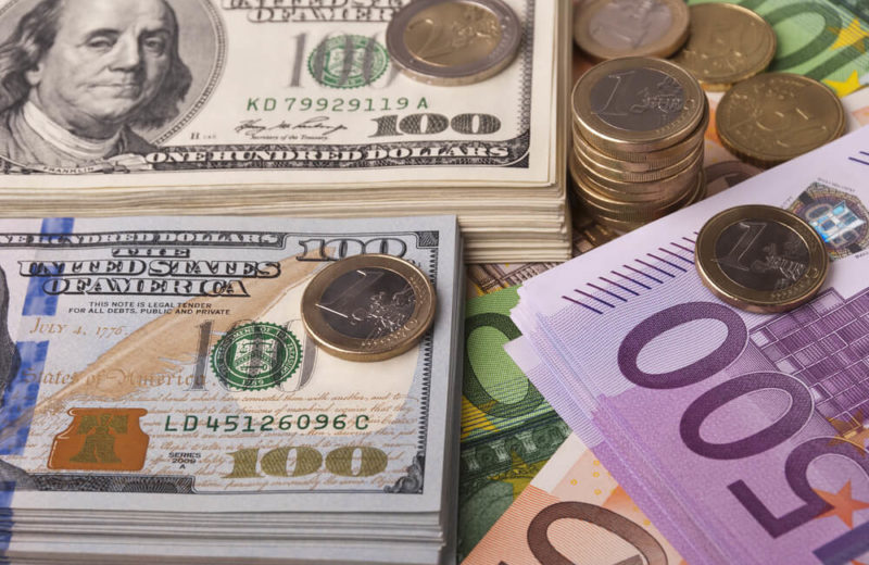 Ukraine Pressure Reins in Euro Drives Dollar