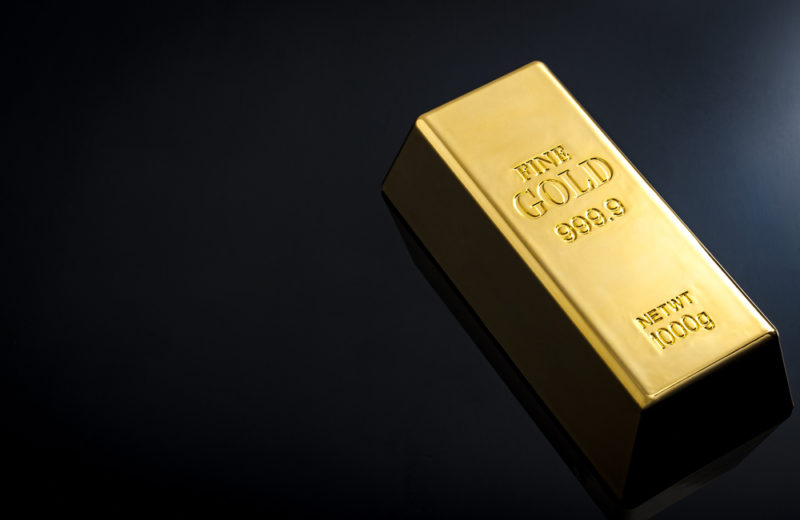 Gold Slightly Lowers Ahead of U.S. Economic Reports