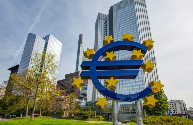EUR/USD Investing: Awaiting Clarity Amid Market Volatility