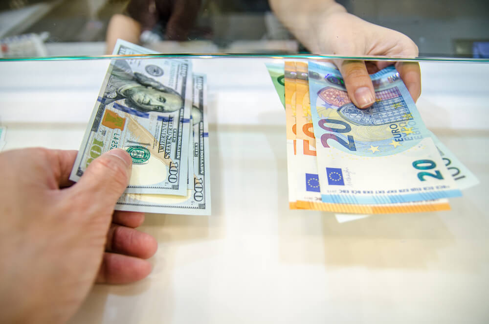 Euro to Dollar Exchange Rate Fell ahead of ECB Rate Decision