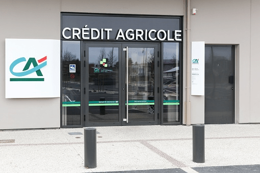 Finance Credit Agricole surpasses target