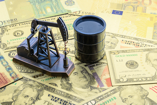 Oil drops under $114 due to disagreements