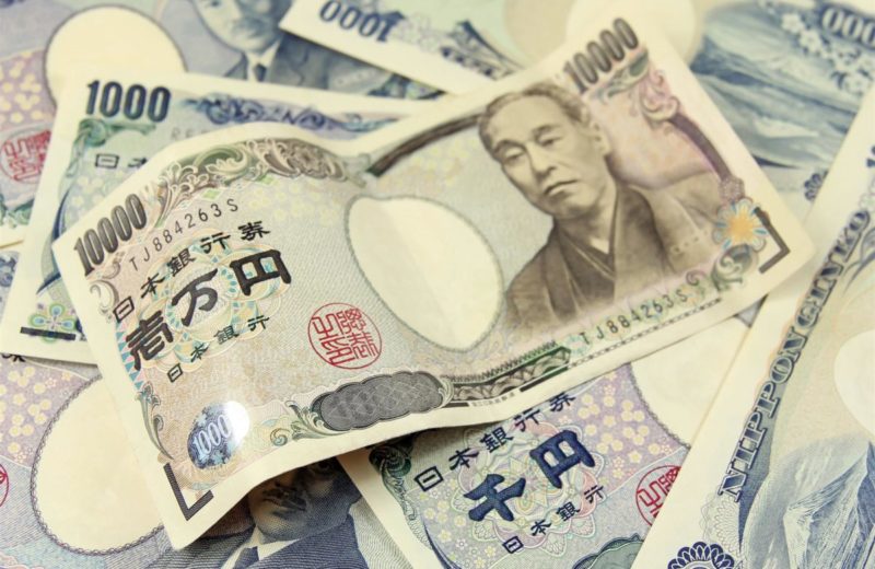 Yen Dropped Nearly 1% to a Six-Year Low on Monday