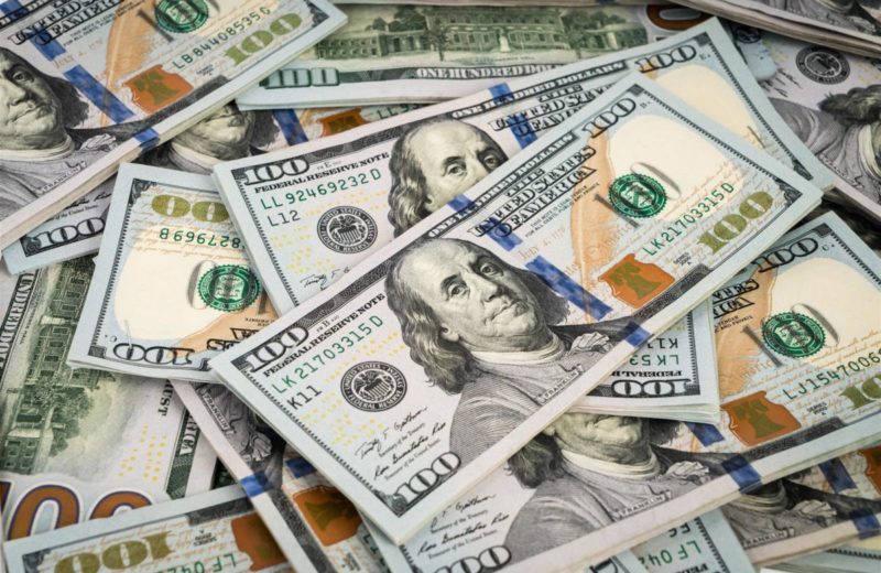 Dollar Weakens Amid Anticipated Rate Cuts