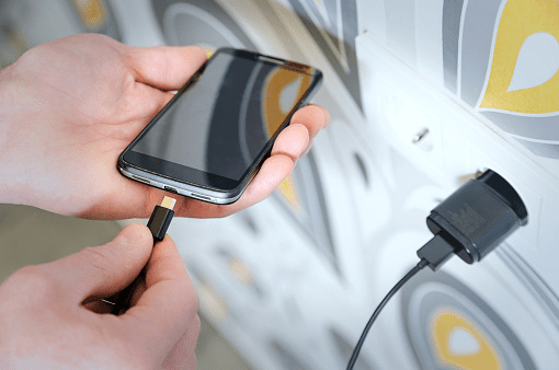EU decides on the single mobile charging port for Apple