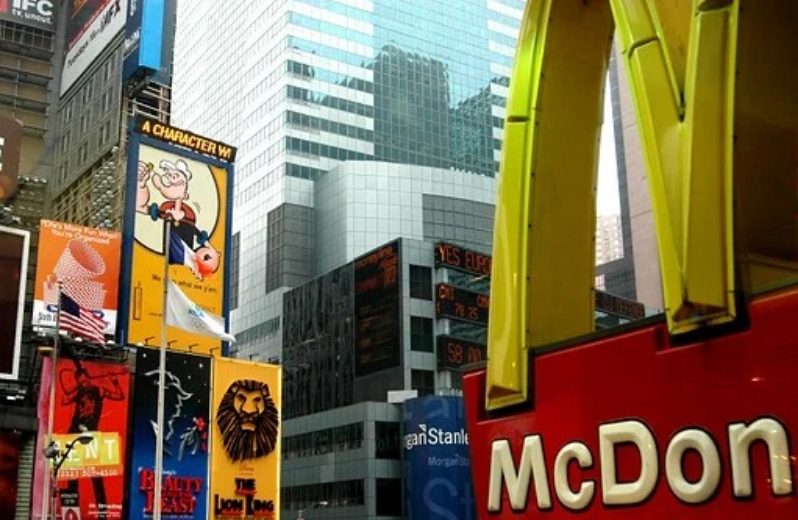 Rebranded Mcdonald's will open in Russia